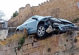 Un vehículo dañado en un accidente de tráfico.