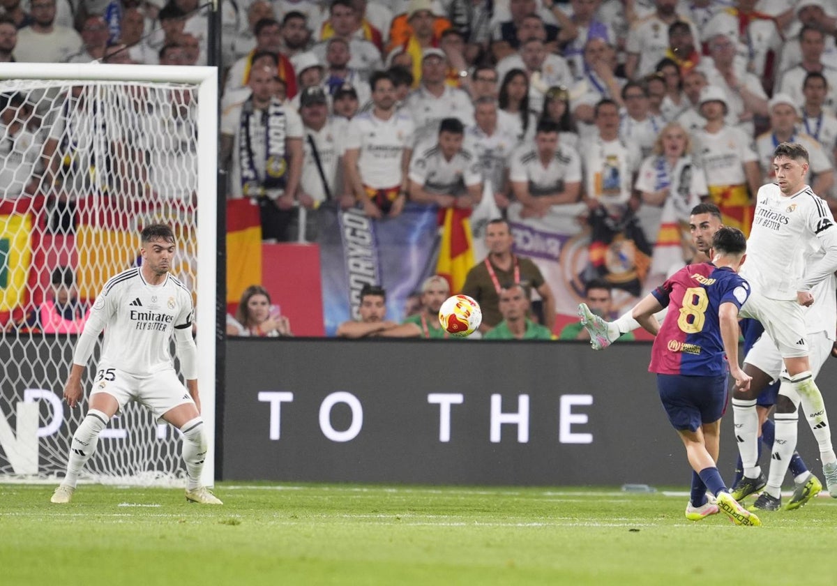 Pedri, décimas de segundo después de ejecutar el remate que se tradujo en el 1-0.