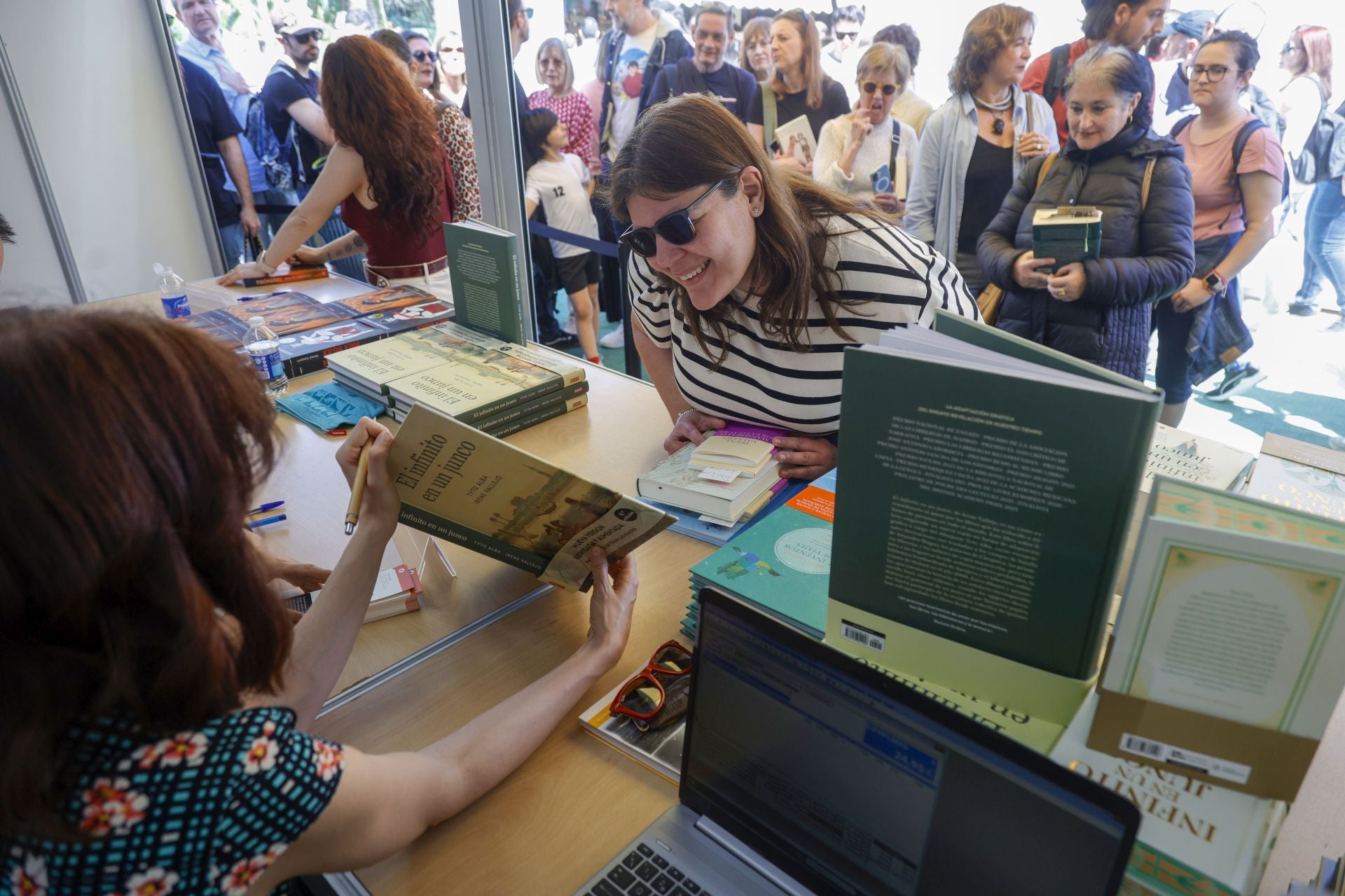 La Fira del Llibre de Valencia, repleta este domingo