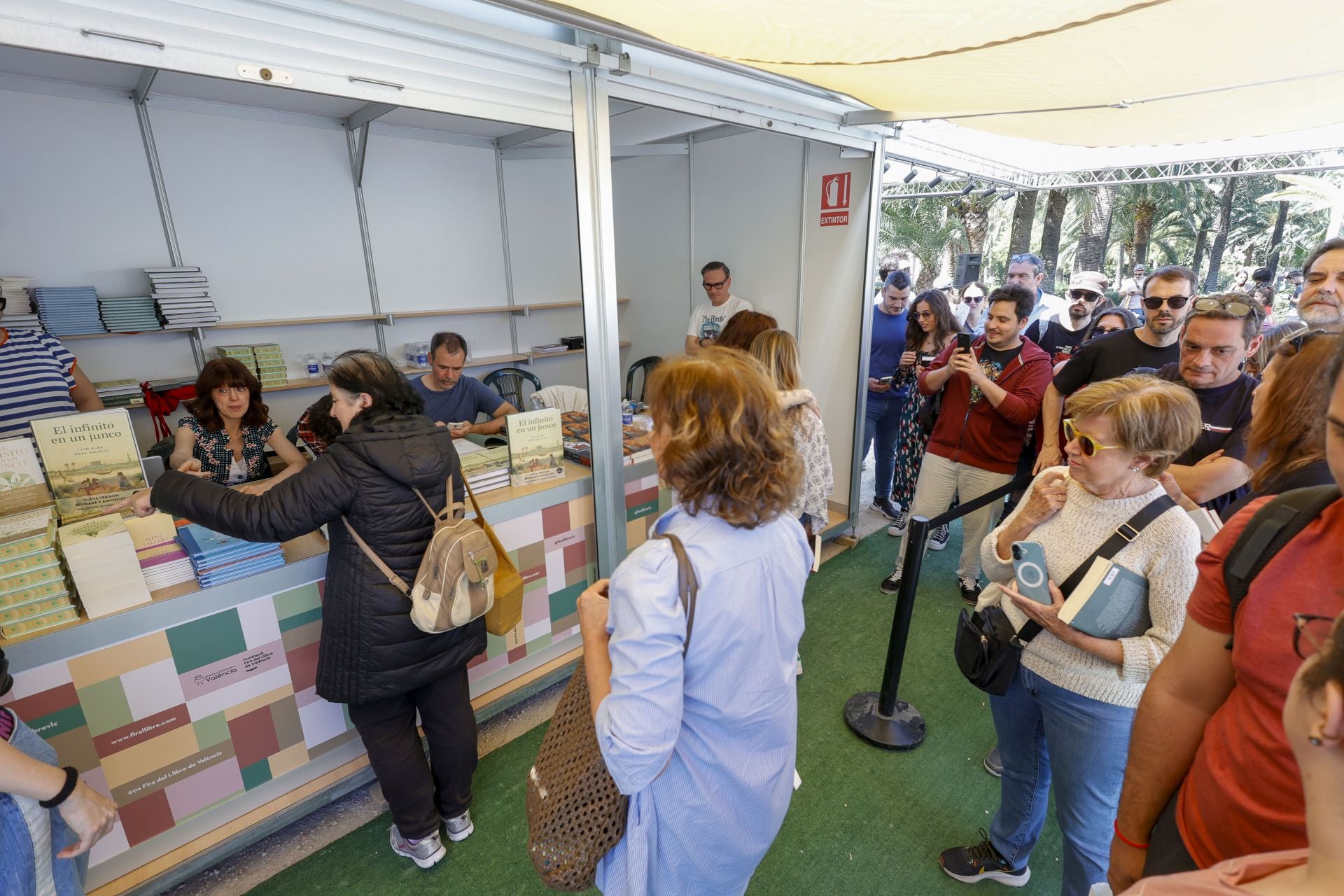 La Fira del Llibre de Valencia, repleta este domingo