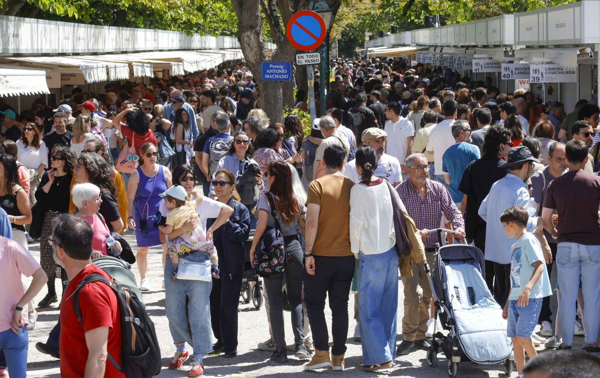 La Fira del Llibre de Valencia, repleta este domingo