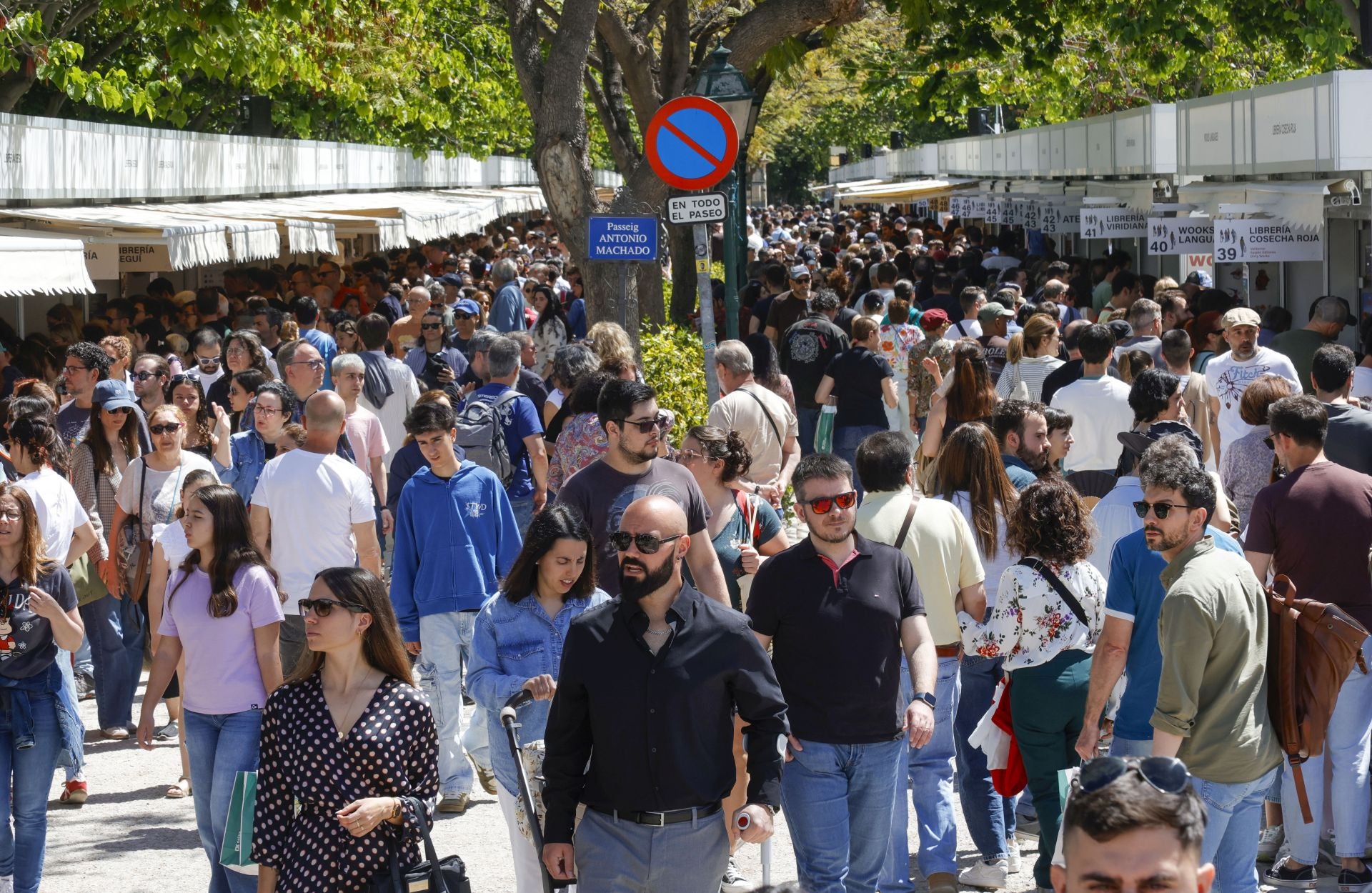 La Fira del Llibre de Valencia, repleta este domingo