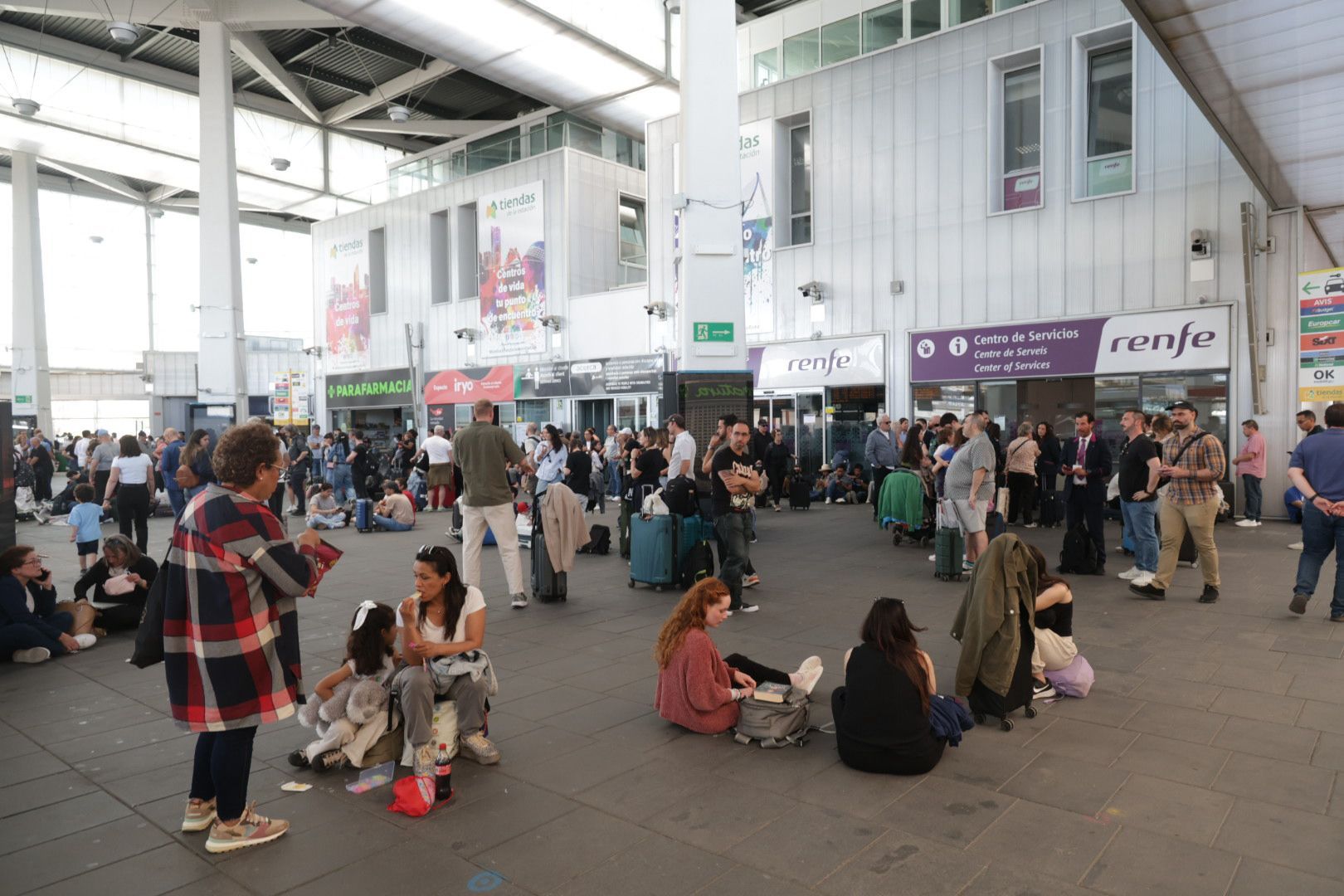 Trenes, metros, semáforos y hospitales de Valencia, afectados por el apagón
