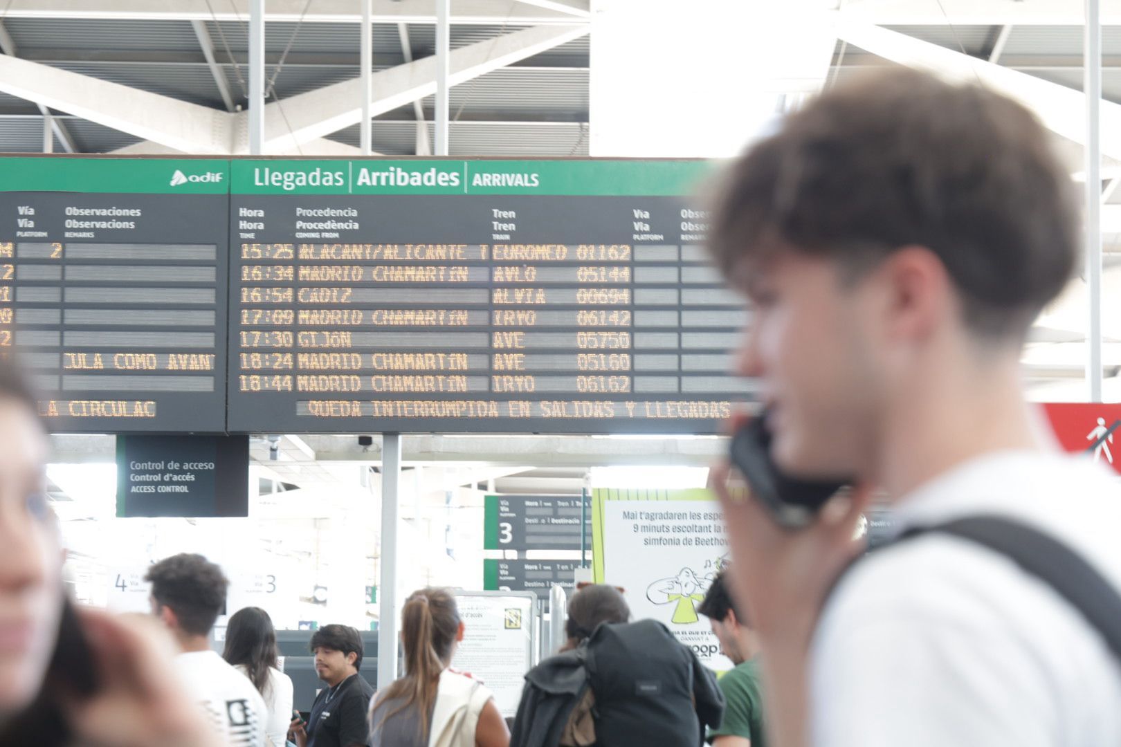 Trenes, metros, semáforos y hospitales de Valencia, afectados por el apagón