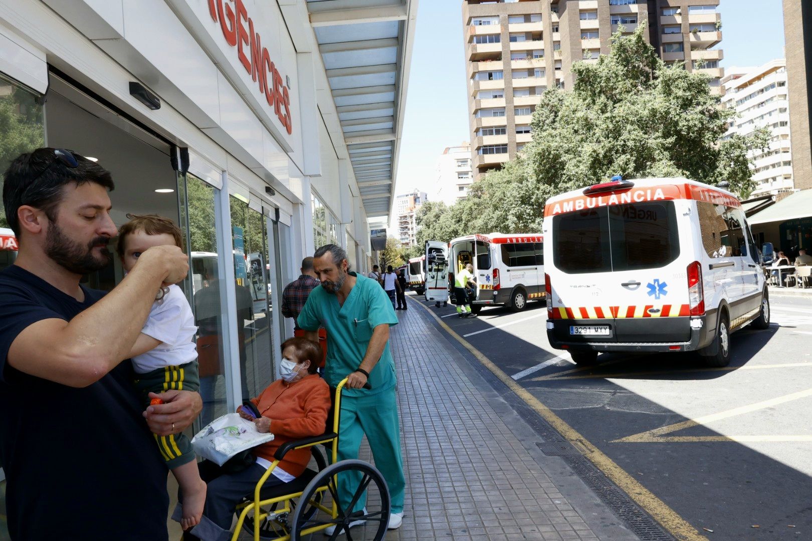 Trenes, metros, semáforos y hospitales de Valencia, afectados por el apagón
