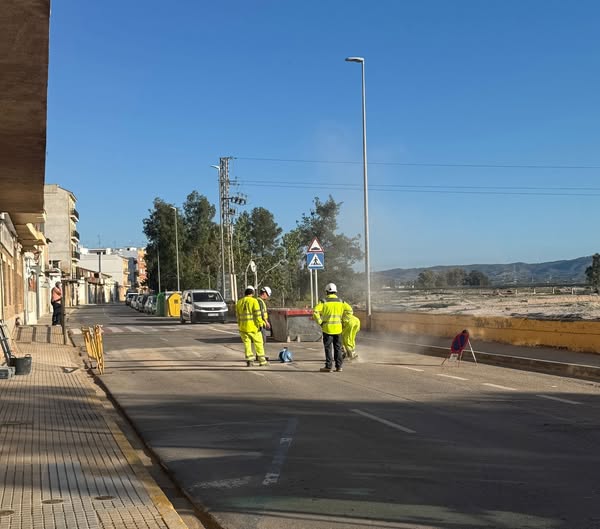 Carlet corta al tráfico un tramo de la ronda del malecón