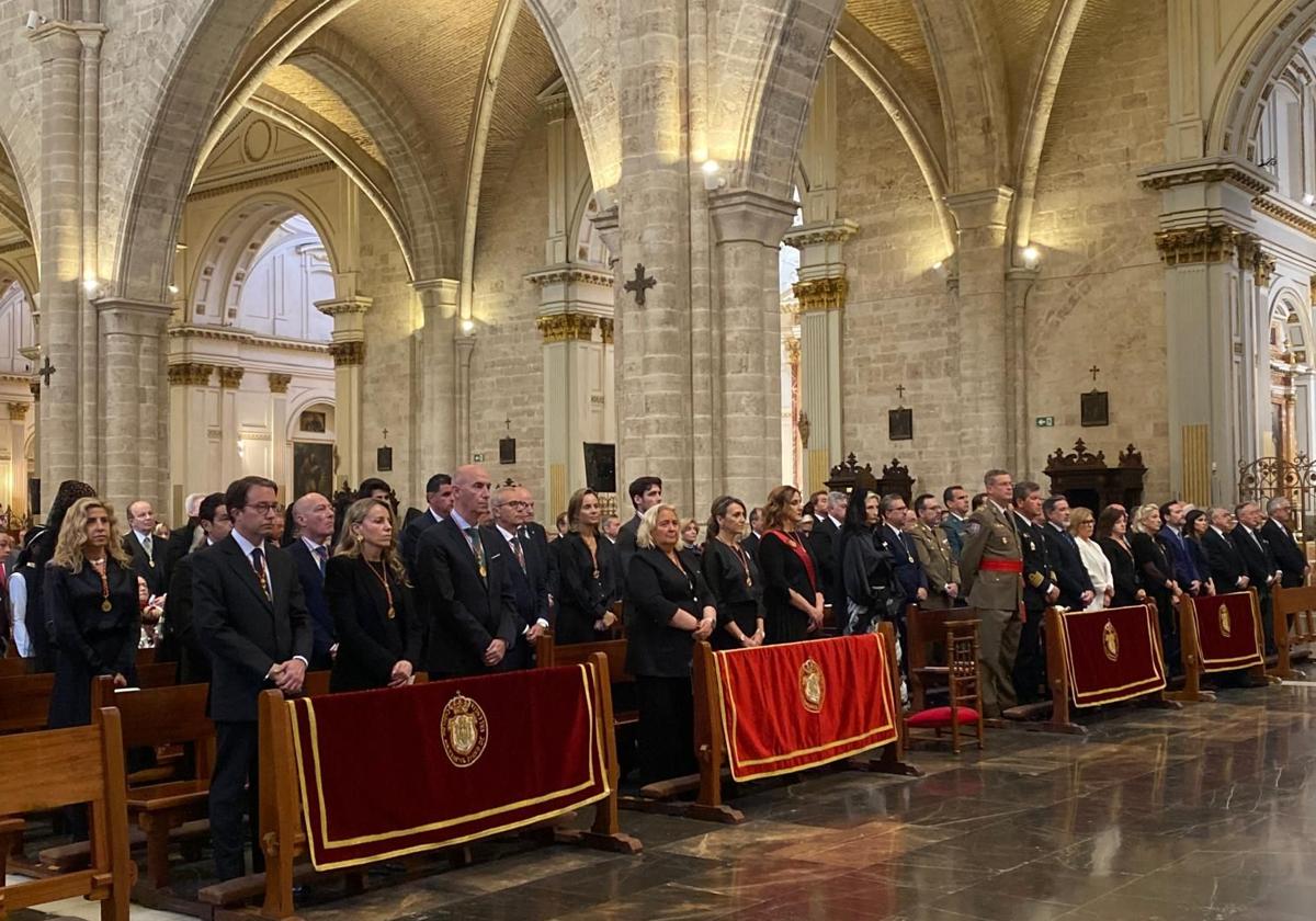 Público durante la misa pontifical en la Catedral de Valencia