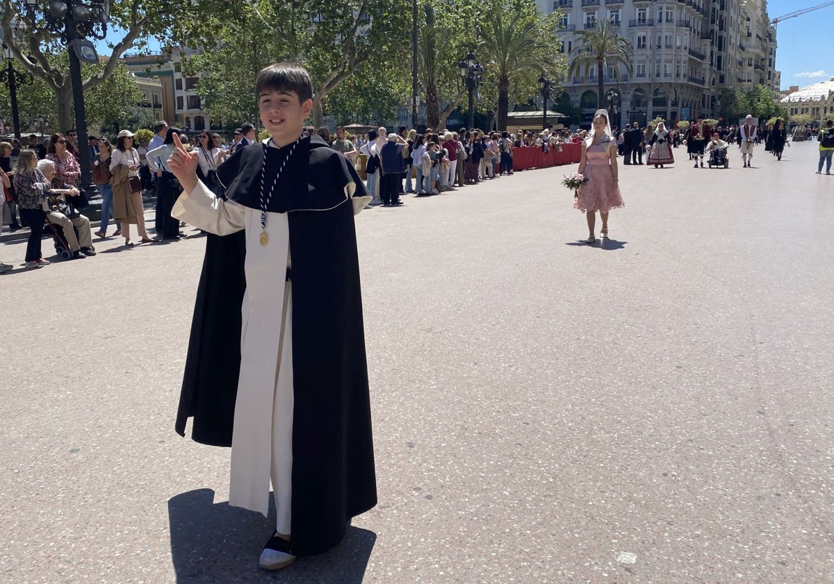 Imagen principal - Valencia vive la fiesta de San Vicente y ya se prepara para la Mare de Déu y el Cristo del Grao