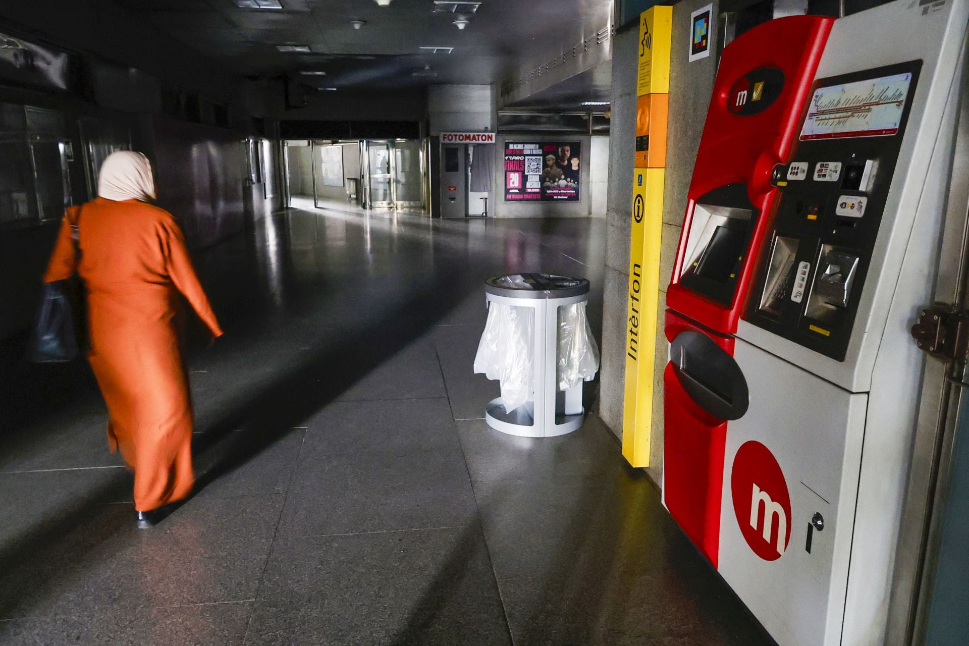 FOTOS | Así se vive un día de apagón en Valencia