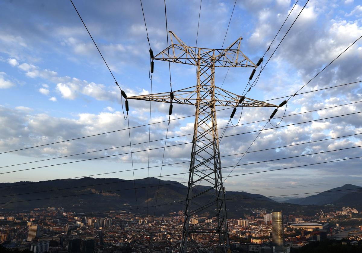 Ingenieros industriales piden más seguridad para la red eléctrica
