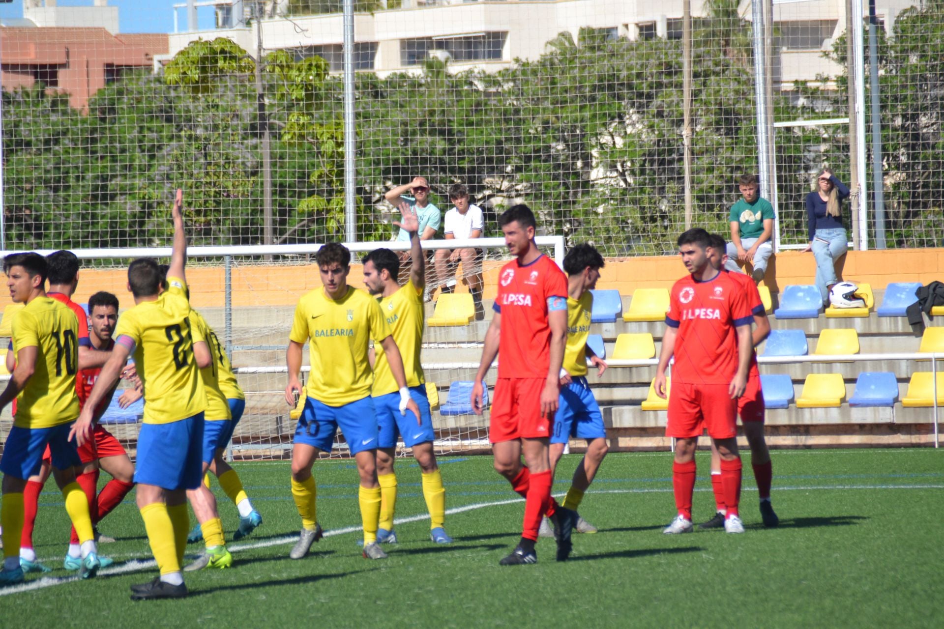 El Dénia y la UD Calpe se complican la permanencia