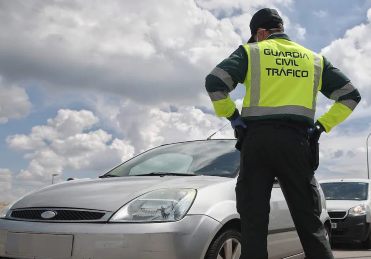 La multa de hasta 3.000 euros que puedes pagar por no llevar la documentación en el coche