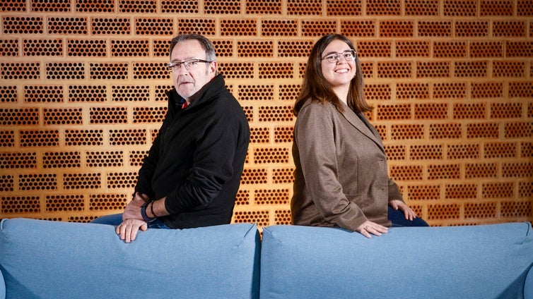 Juanjo y Patricia, en el sofá de LAS PROVINCIAS.