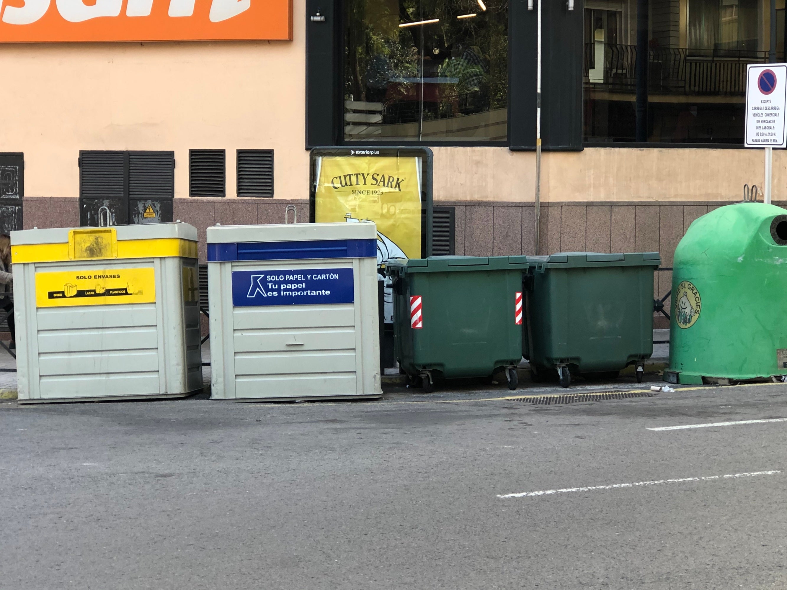 Xàtiva dona contenedores a municipios afectados por la dana