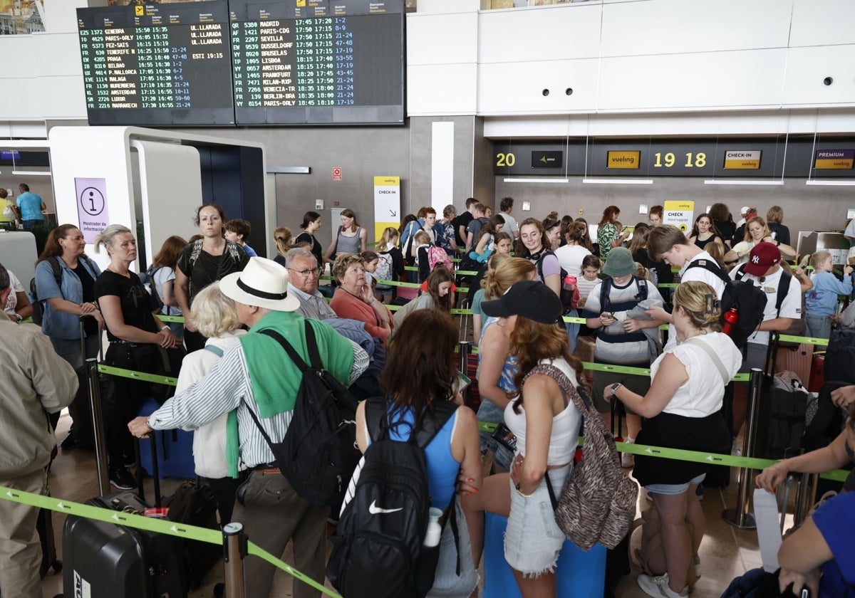 El sector hotelero ve «factible» recuperar la ruta directa entre la Comunitat y Estados Unidos