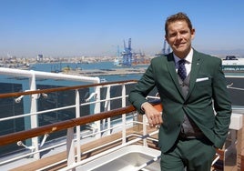 Fernando Pachecho, en la cubierta superior del 'MSC Grandiosa' en Valencia.