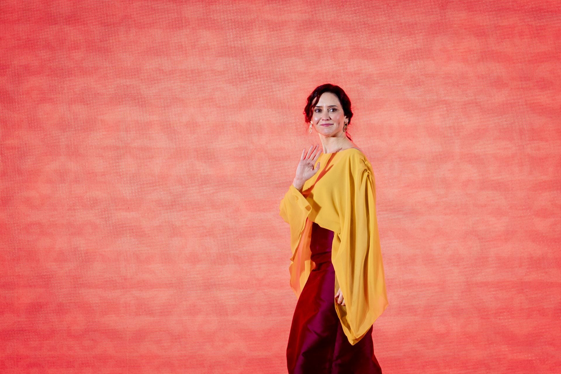 El look de Ayuso para celebrar el Dos de Mayo inspirado en la bandera de España