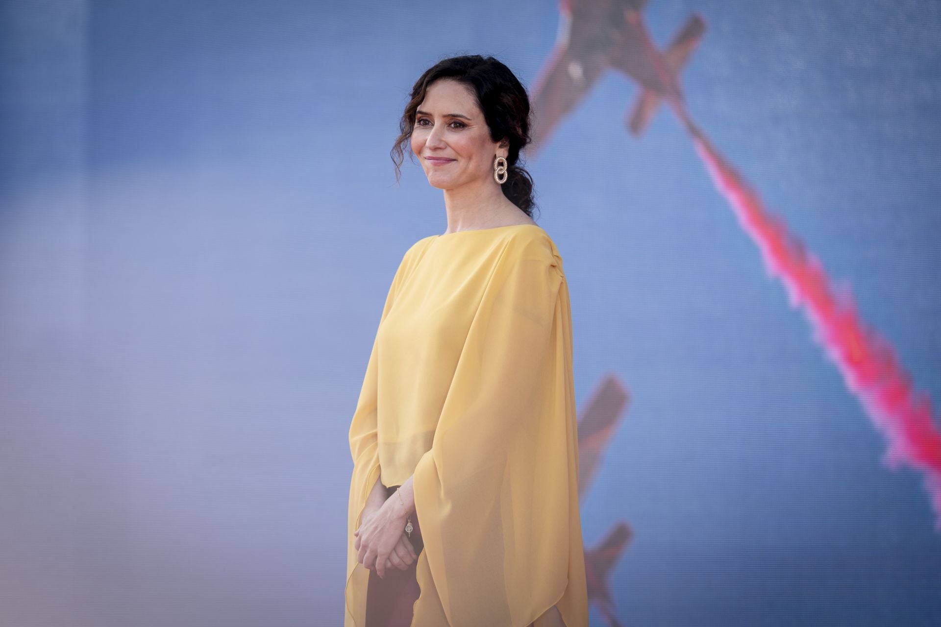 El look de Ayuso para celebrar el Dos de Mayo inspirado en la bandera de España