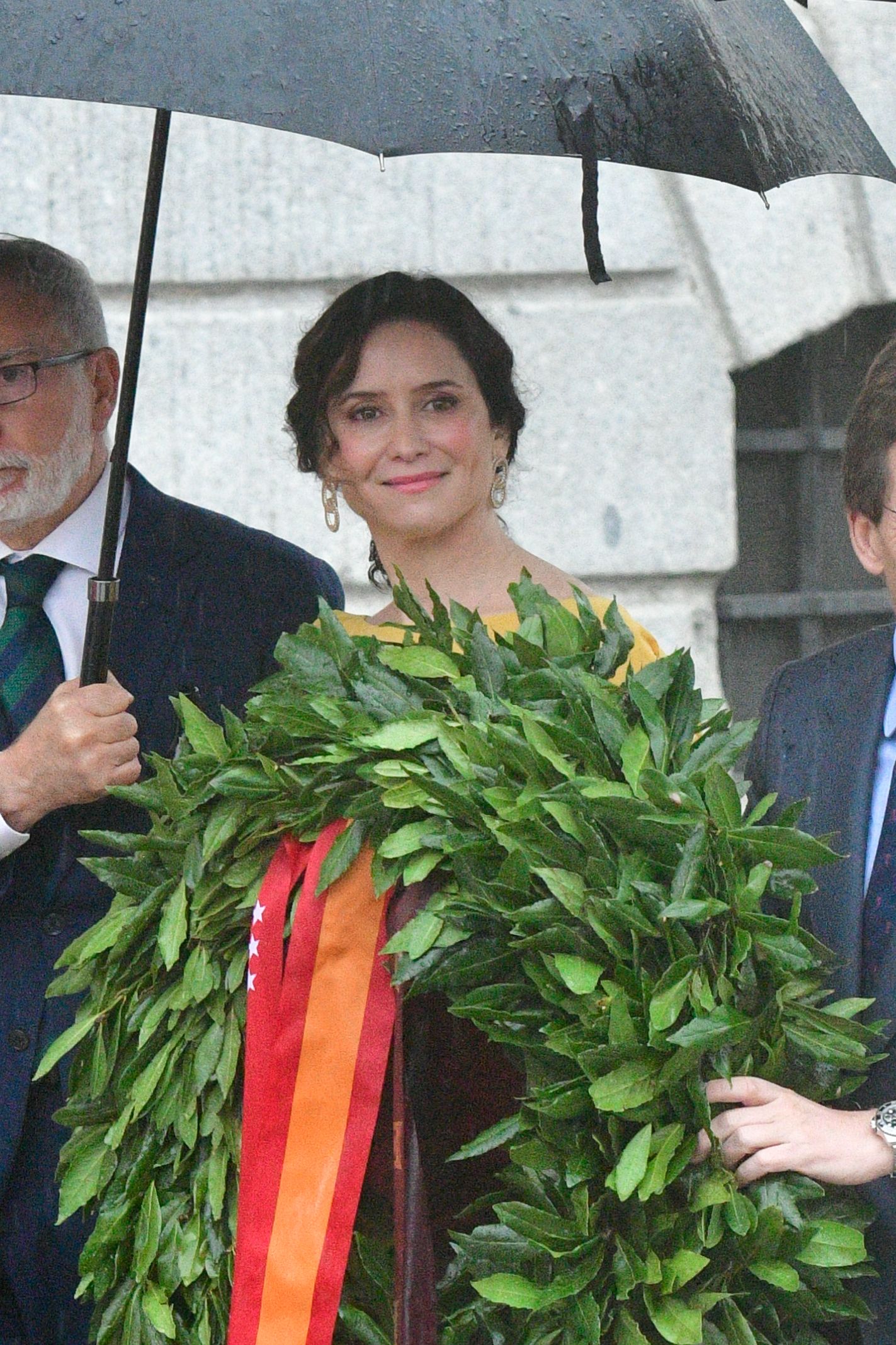 El look de Ayuso para celebrar el Dos de Mayo inspirado en la bandera de España