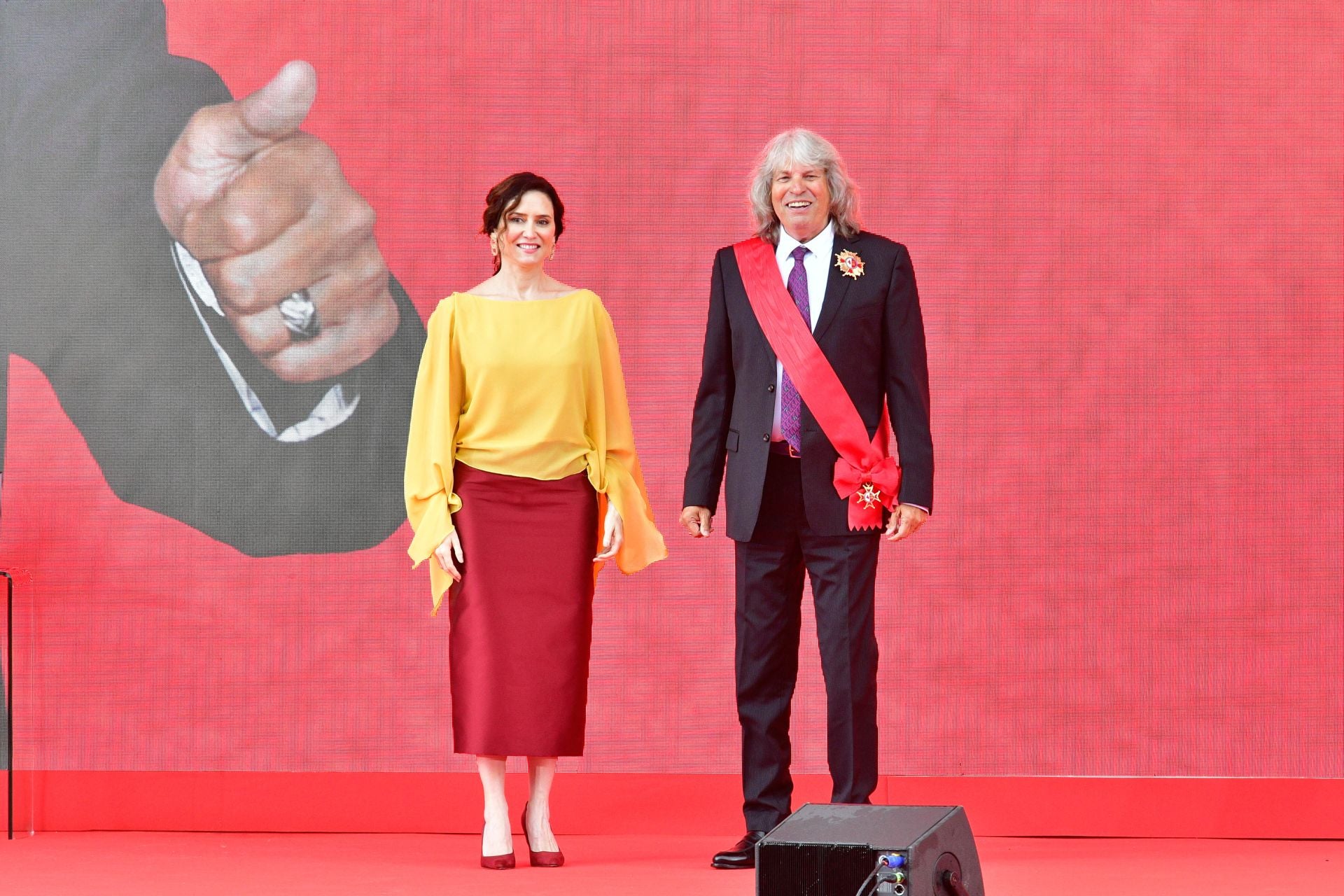 El look de Ayuso para celebrar el Dos de Mayo inspirado en la bandera de España
