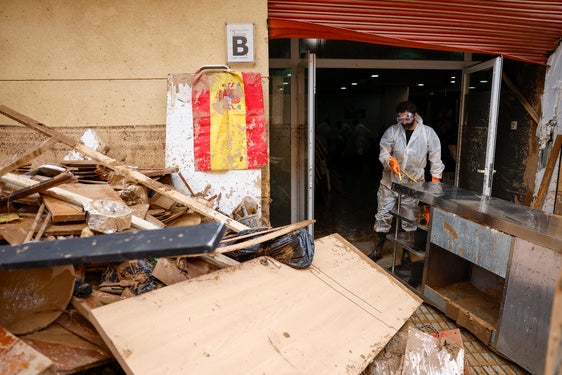Los empresarios claman por la ausencia de Sánchez en la zona cero: «Es su responsabilidad estar junto a la sociedad»