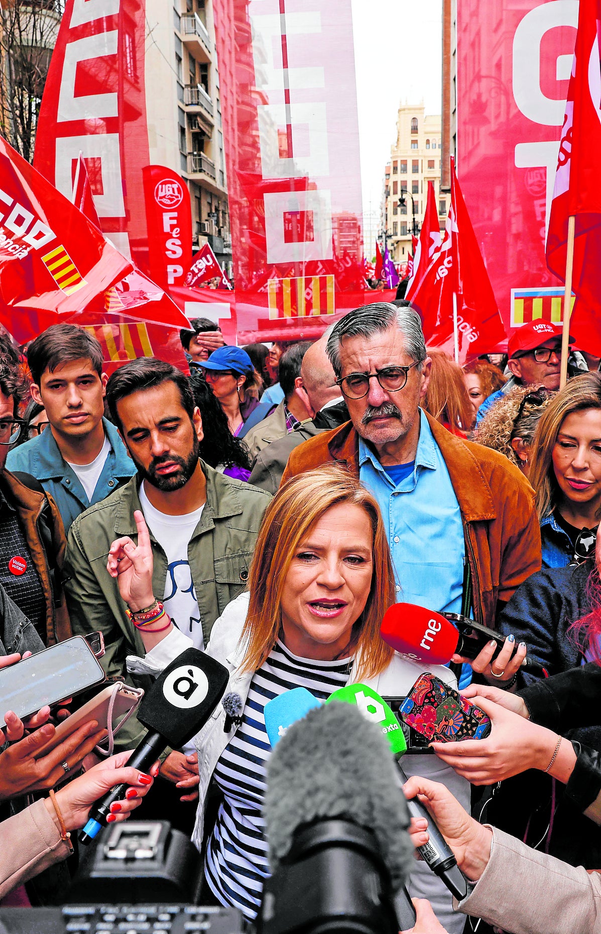 Bernabé prepara el bisturí