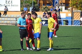Jugadores del Dénia en el encuentro disputado contra el Tavernes