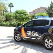 Un vehículo de la Policía Nacional en Torrent.