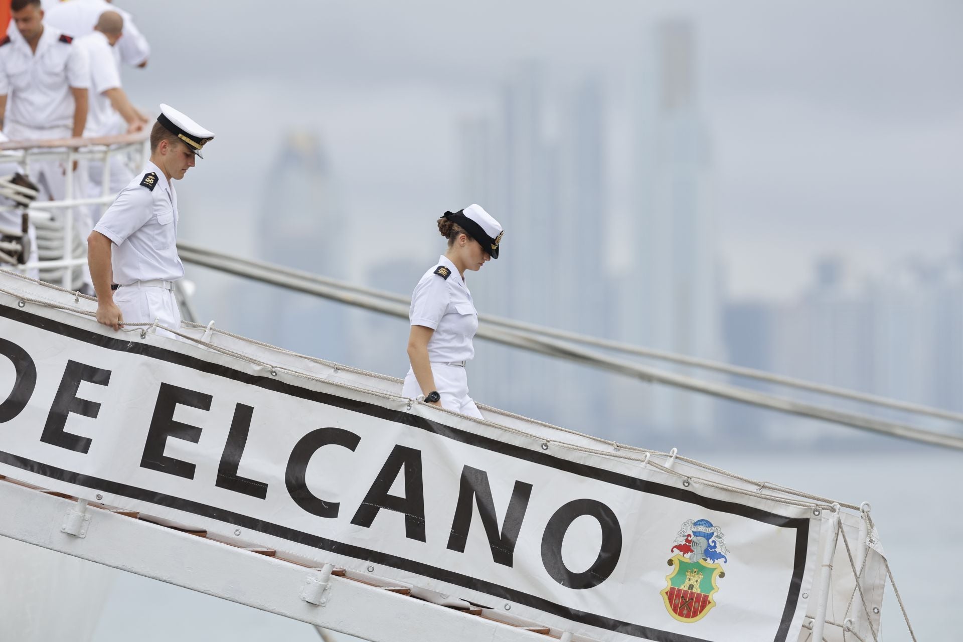 FOTOS | El emocionante reencuentro de Letizia y Leonor en Panamá