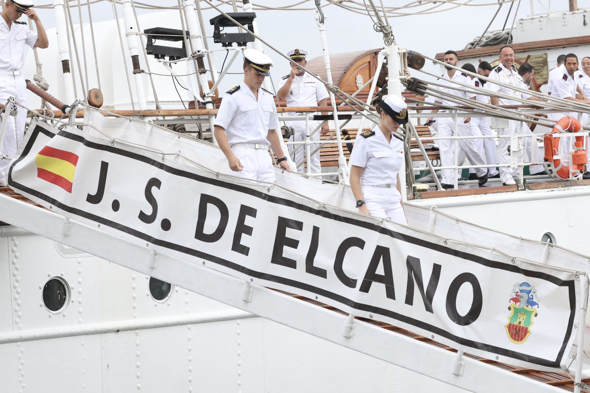 FOTOS | El emocionante reencuentro de Letizia y Leonor en Panamá