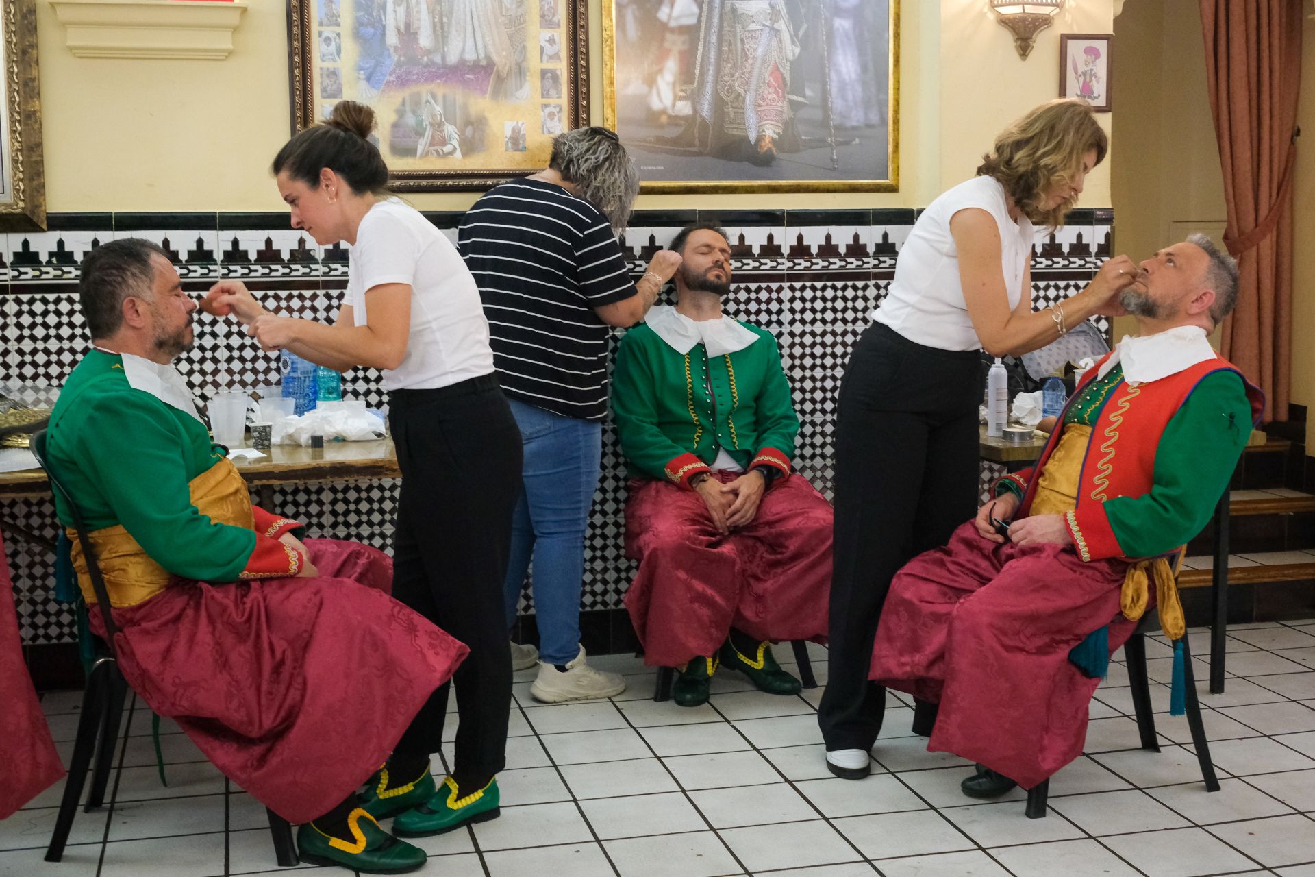 FOTOS | La fiesta de Moros y Cristianos llena el centro de Alcoy