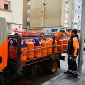 Reparto de butano en una imagen de archivo.