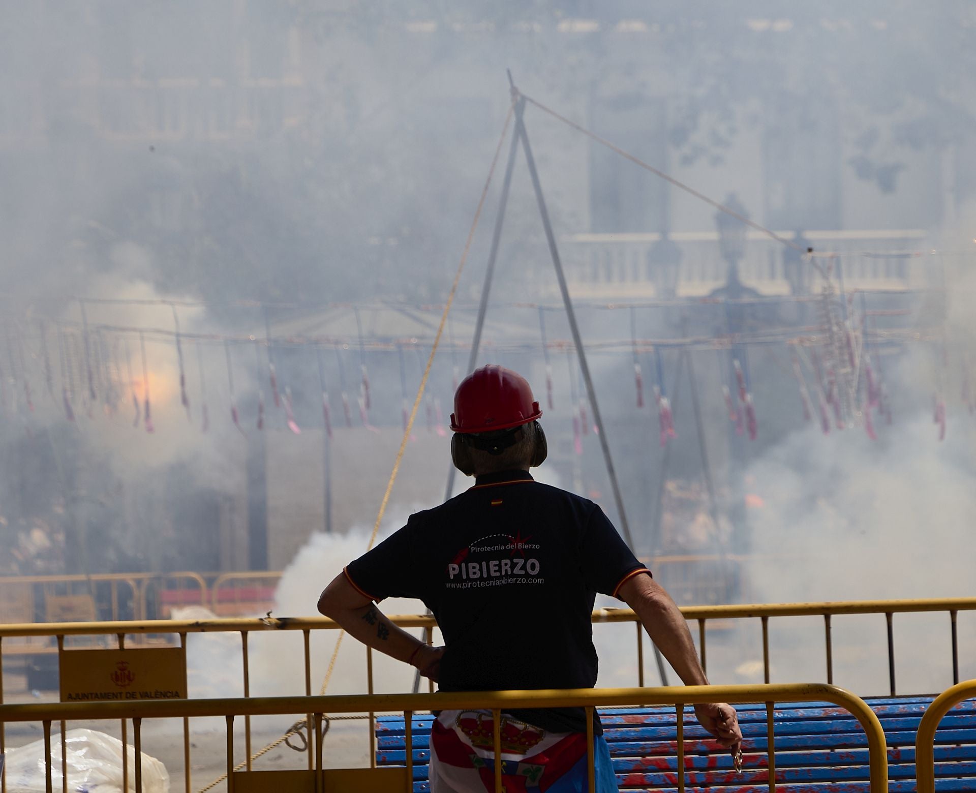 FOTOS | Así ha sido la mascletà del domingo 4 de mayo por el Día de la Madre