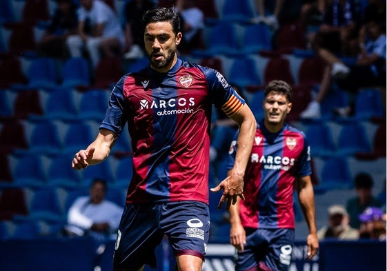 Vicente Iborra, durante el partido ante el Tenerife.