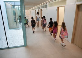 Alumnos de un colegio valenciano el primer día de clase, en una imagen de archivo.