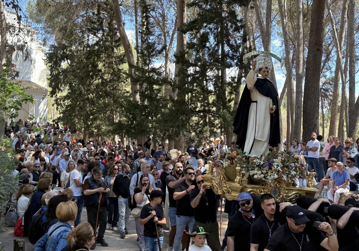 Miles de personas celebran la festividad de Sant Vicent