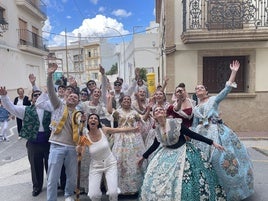 Los alcaldes de San Pancracio con los festeros de Benitatxell.