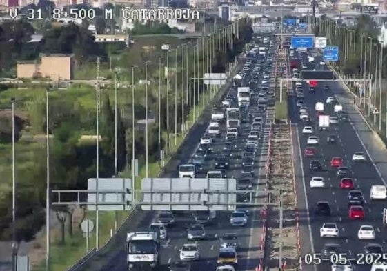Atascos en la V-31 este lunes, 5 de mayo.