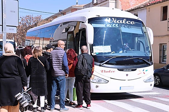Estudiantes de la Ribera exigen mejoras en el transporte al campus de Burjassot