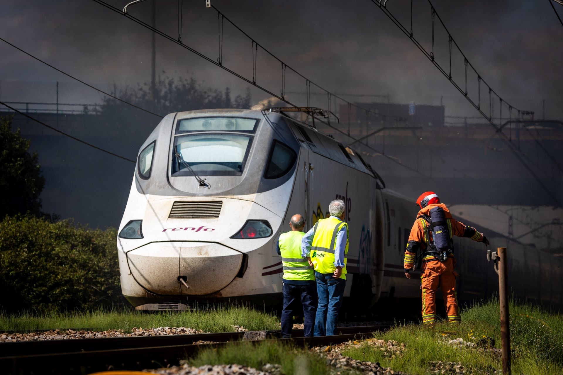 FOTOS | Incendio de una empresa de residuos en Silla