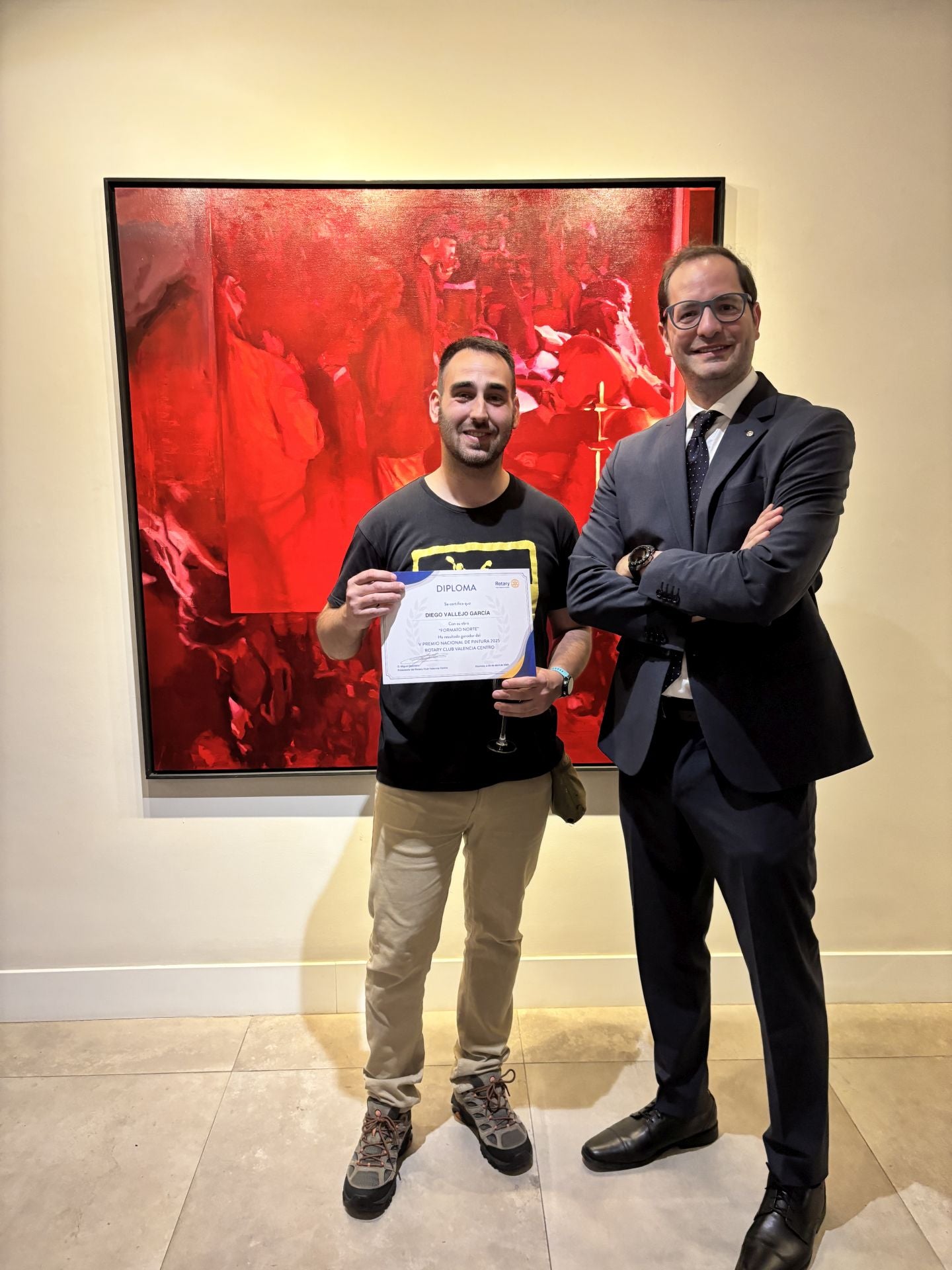 Diego Vallejo, ganador del premio, junto a Miguel Quintero.