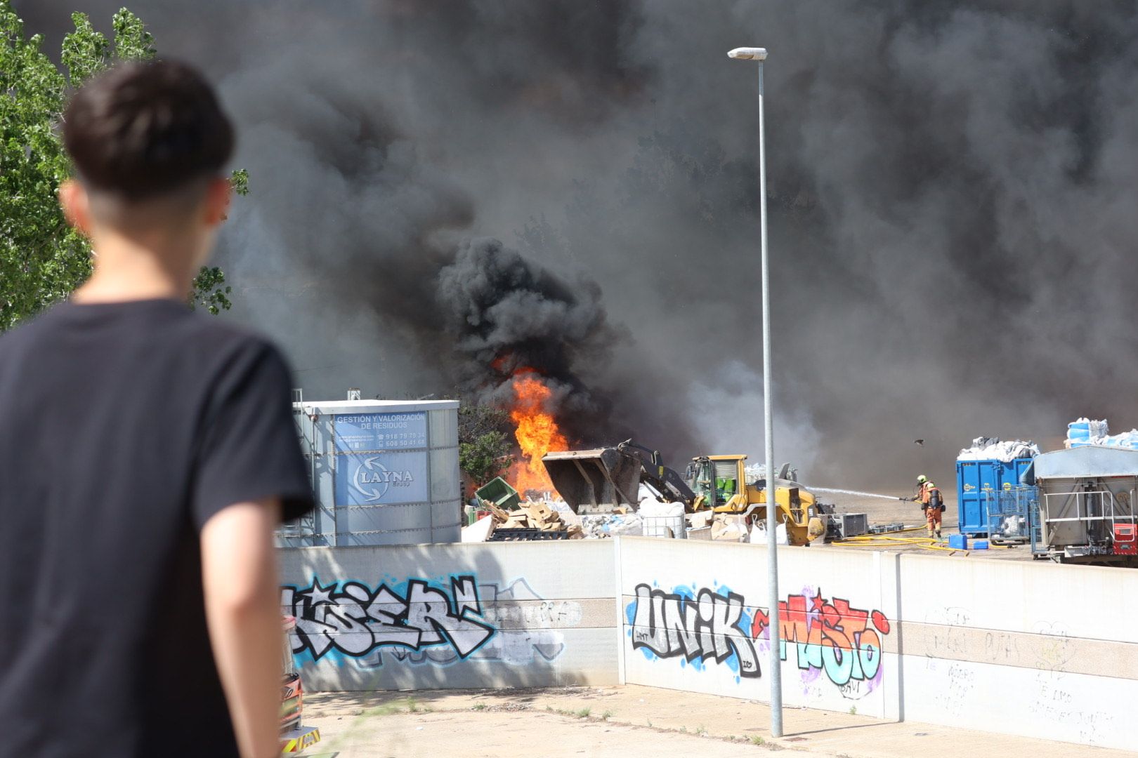 FOTOS | Incendio de una empresa de residuos en Silla