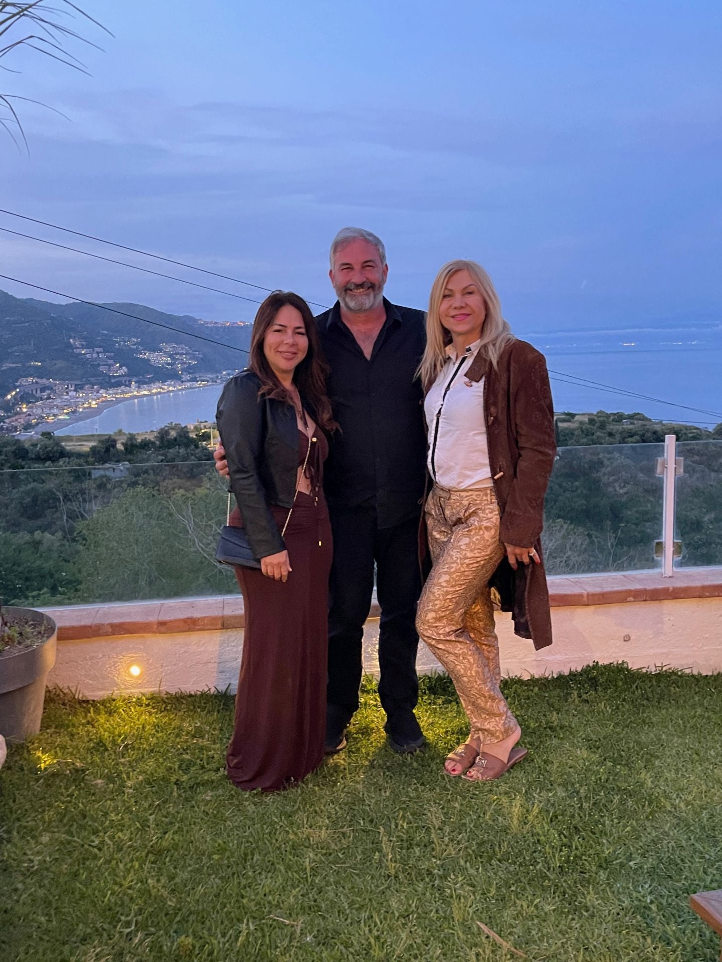 Luciana Brito, Juan Carlos Vega y Giulia Borghese.