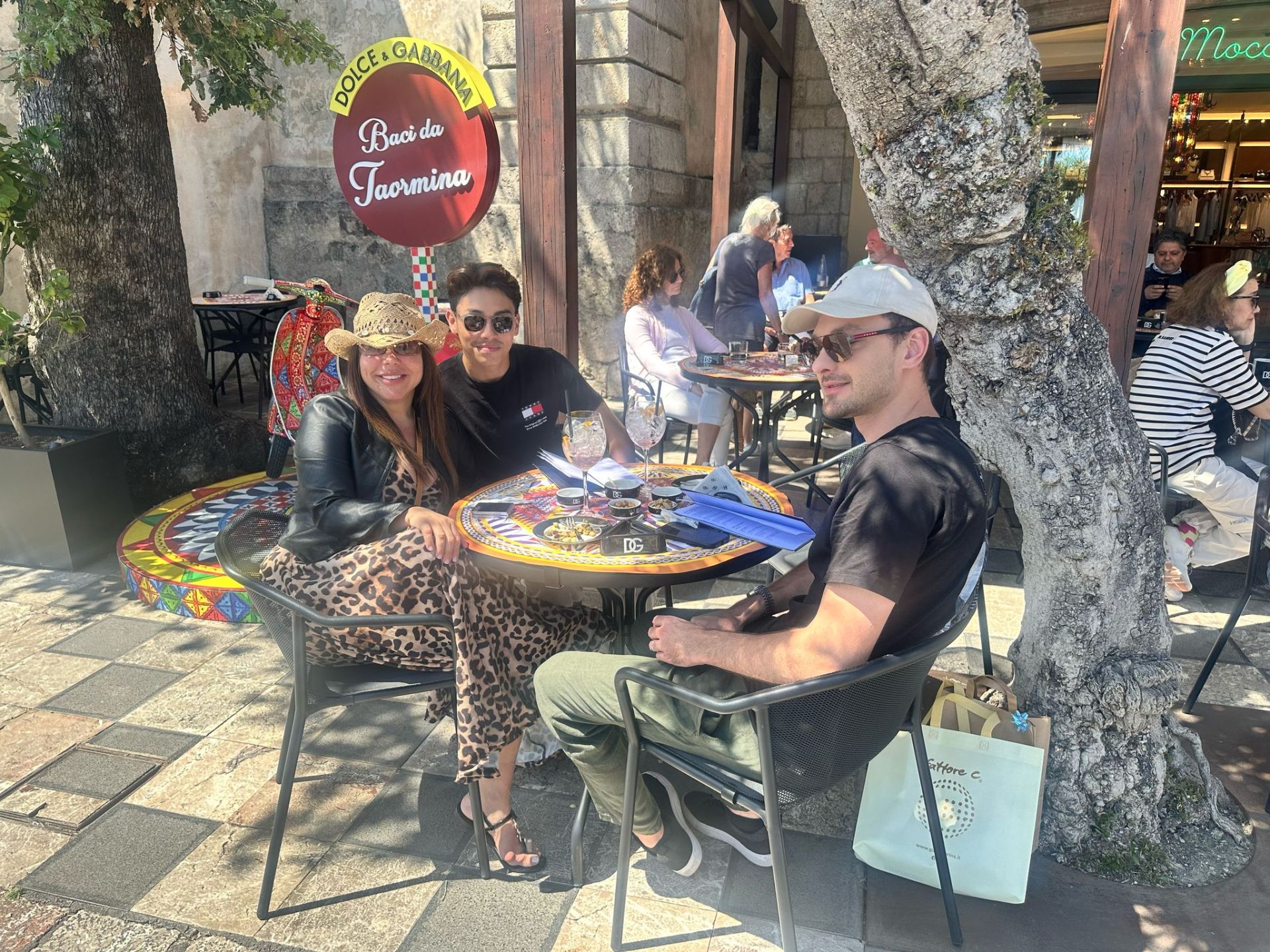 Luciana Brito, Rafael Prado y Dionatas Betti en Taormina.
