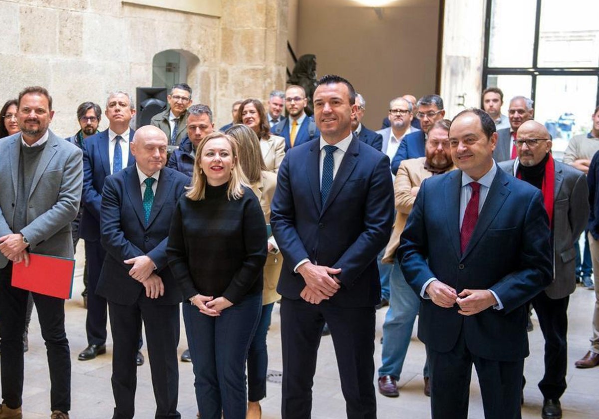 Mompó autoriza a los asesores del partido de Rodríguez para que conduzcan los coches de la Diputación