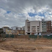 Ayuntamiento de Paiporta junto al barranco de Poio.
