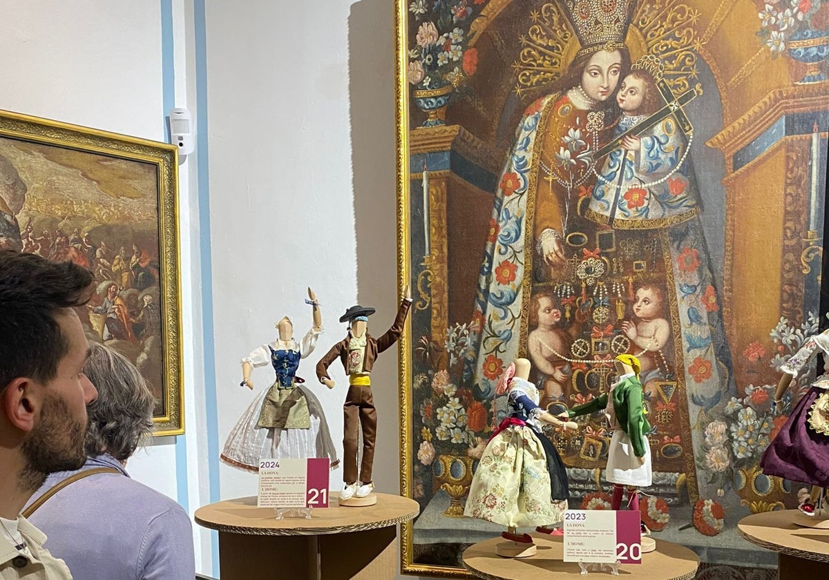 Los trajes de la dansà a la Mare de Déu en versión 'mini'