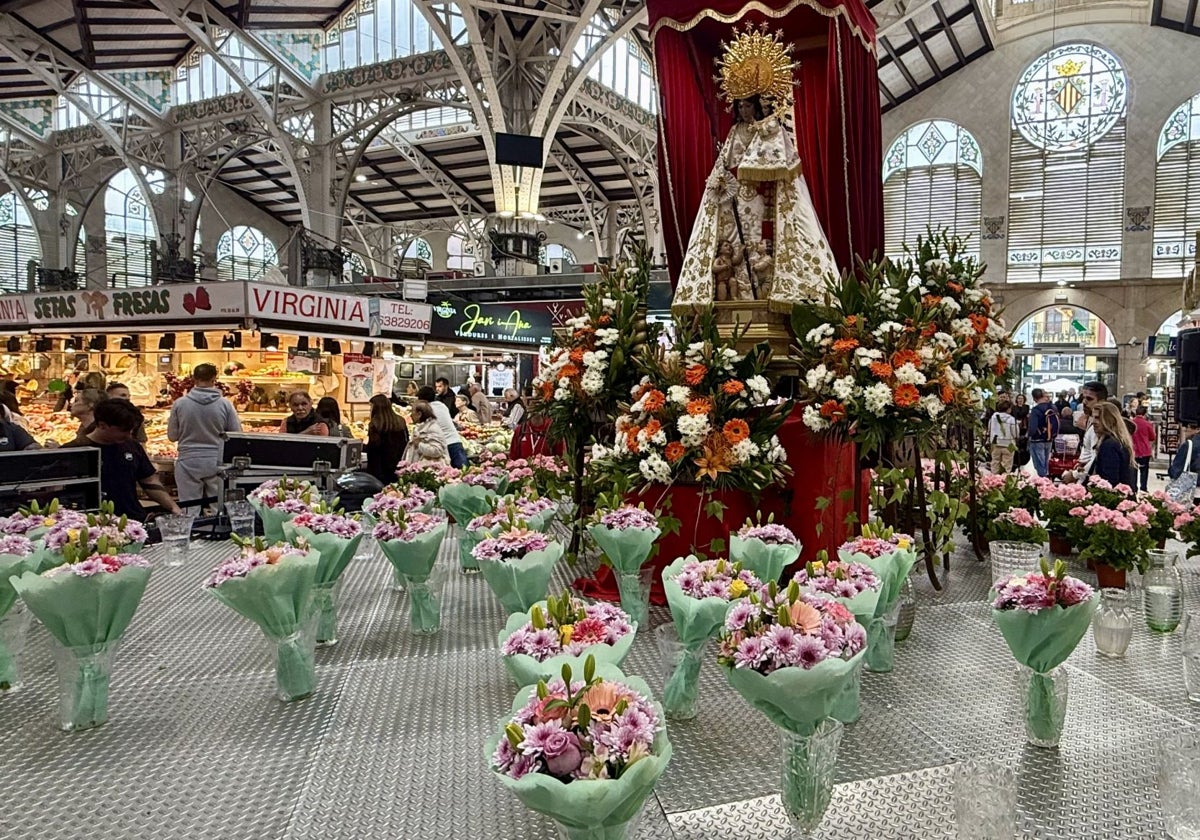 La Virgen del Mercado Central luce en todo su esplendor tras una minuciosa restauración de Pedro José Arrúe