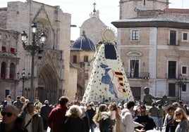 Manto de la Ofrenda de las fallas de Valencia a la Mare de Déu.