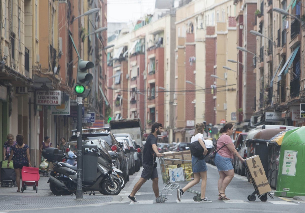 Una calle del barrio de Orriols, en imagen de archivo.